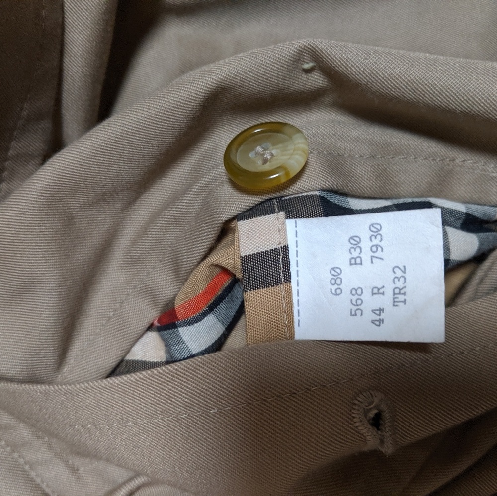 Unisex Burberry Trenchcoat - Picture 6 of 7